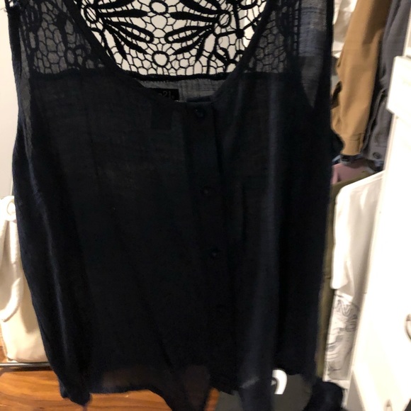 Women’s plus size tops - Picture 2 of 2